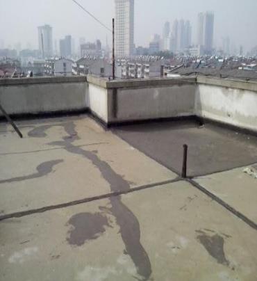桥东漏水维修 楼顶漏水是什么原因，楼顶漏水维修方法是什么?